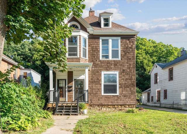 Photo of home in Dubuque County