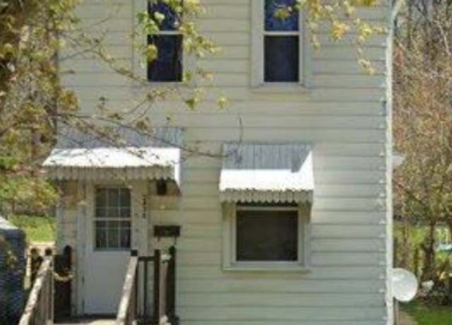 Property at 2832 Pinard St, Dubuque, IA 52001, 3 beds, 1 bath