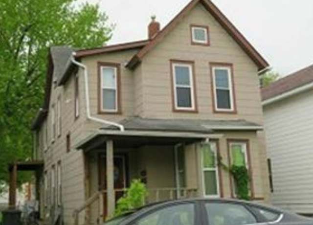 Property at 2621 Jackson St, Dubuque, IA 52001, 6 beds, 2 baths