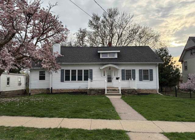 Property at 1215 Mount Pleasant St, Dubuque, IA 52001, 5 beds, 2 baths