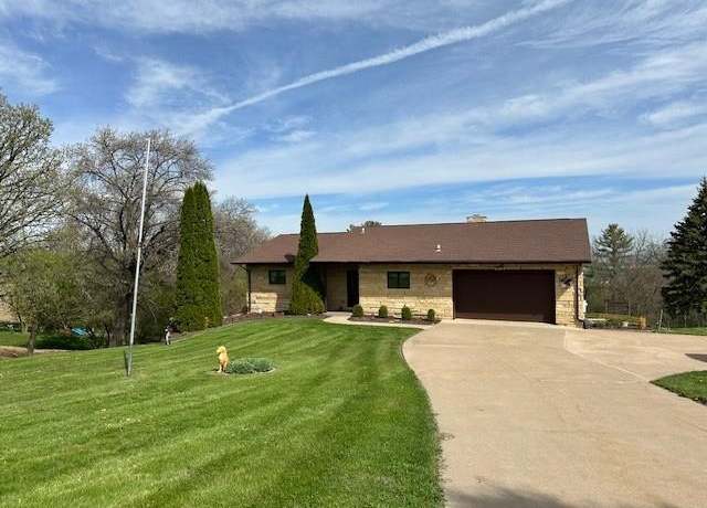 Property at 13489 N Cascade Rd, Dubuque, IA 52003, 4 beds, 2.5 baths