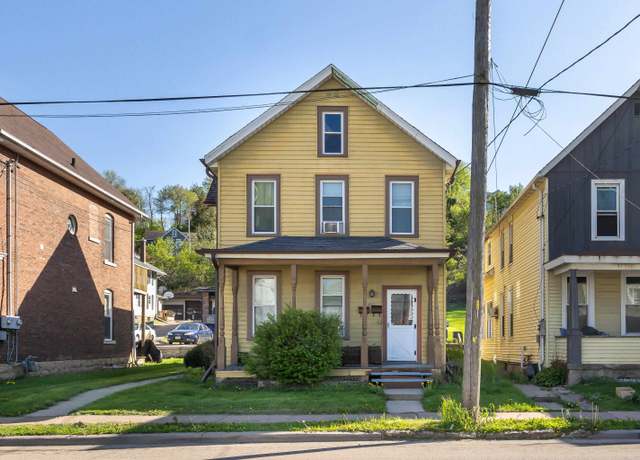 Property at 328 Kaufman Ave, Dubuque, IA 52001, 4 beds, 2 baths