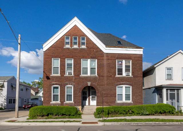 Property at 2070 Jackson St, Dubuque, IA 52001, 5 beds, 4 baths