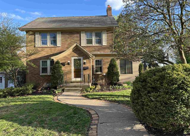 Property at 1718 Plymouth Ct, Dubuque, IA 52003, 3 beds, 2.5 baths
