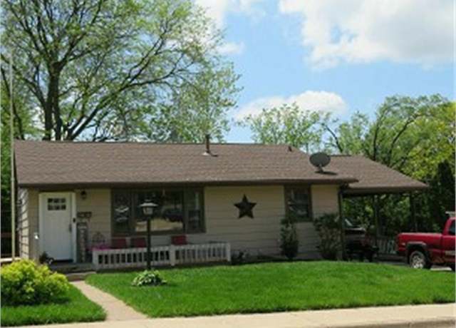 Property at 2474 Wilbright Ln, Dubuque, IA 52001, 3 beds, 1.5 baths