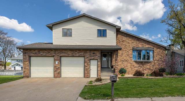 Photo of 305 SW Koopmann Ct, Farley, IA 52046