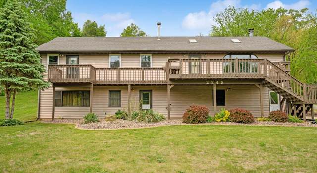 Photo of 2345 W 32nd St, Dubuque, IA 52001