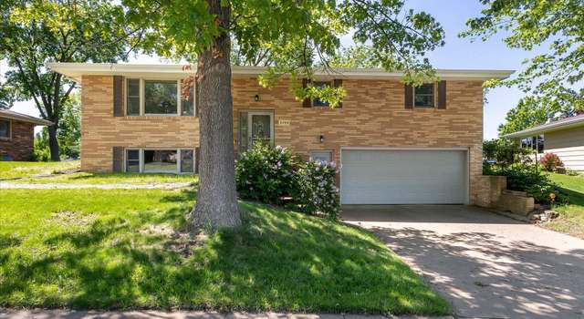 Photo of 3190 Saint Anne Dr, Dubuque, IA 52001
