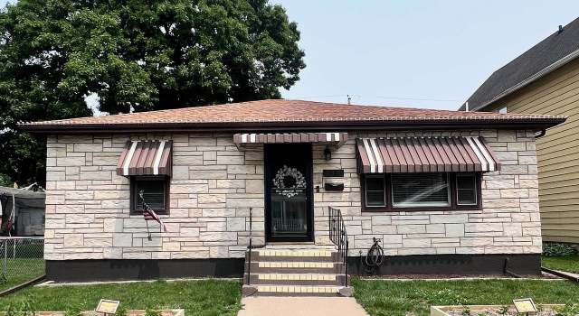 Photo of 2814 Jackson St, Dubuque, IA 52001