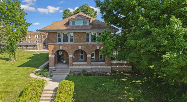 Photo of 583 Fenelon Pl, Dubuque, IA 52001
