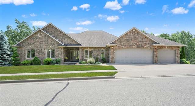 Photo of 3234 Kiv Berry Ct, Dubuque, IA 52001