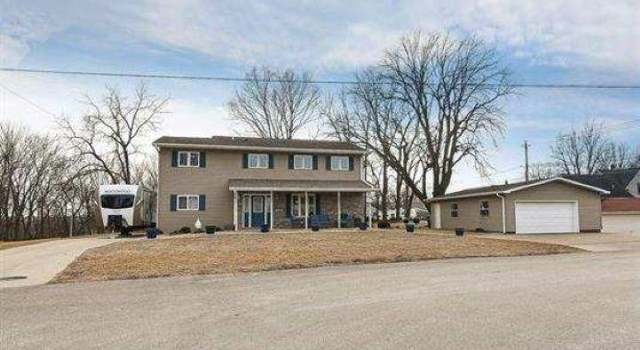 Photo of 591 Clinton Ave, East Dubuque, IL 61025