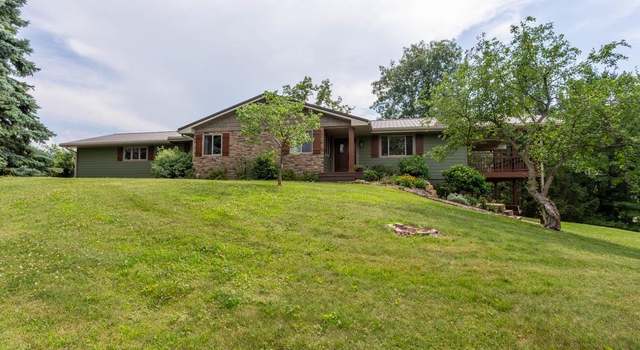 Photo of 8421 Olde Davenport Rd, Dubuque, IA 52003