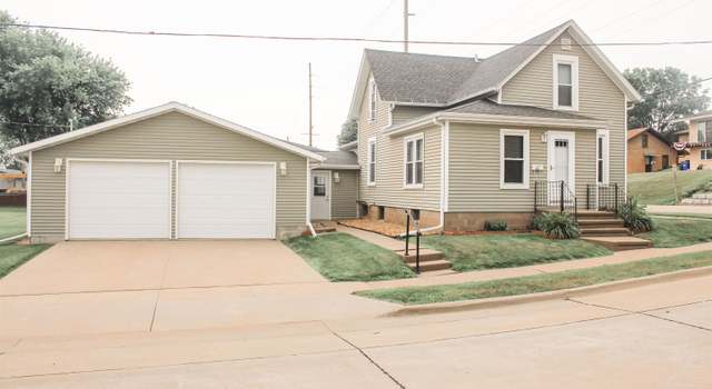 Photo of 402 N 5th St, Bellevue, IA 52031