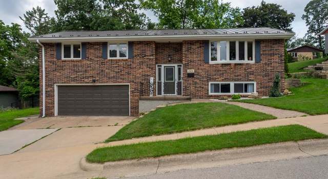 Photo of 2870 Wildwood Dr, Dubuque, IA 52001