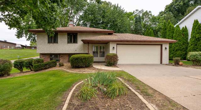 Photo of 2905 Wilderness Dr, Dubuque, IA 52001