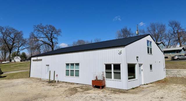 Photo of 4929 Wakasu Ln, Dubuque, IA 52003