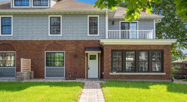 Photo of 224 S Grandview Ave, Dubuque, IA 52003