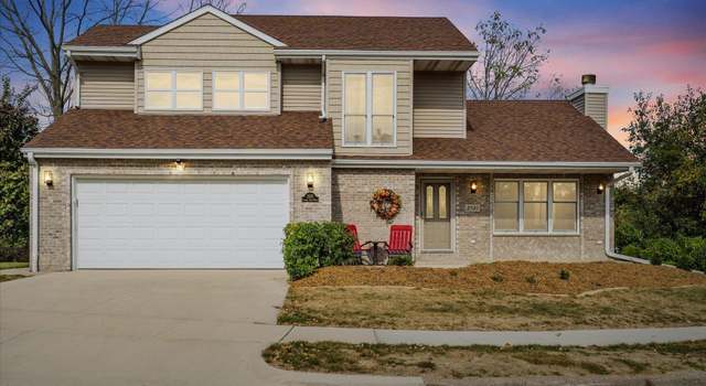 Photo of 2535 Clarke Crest Dr, Dubuque, IA 52001