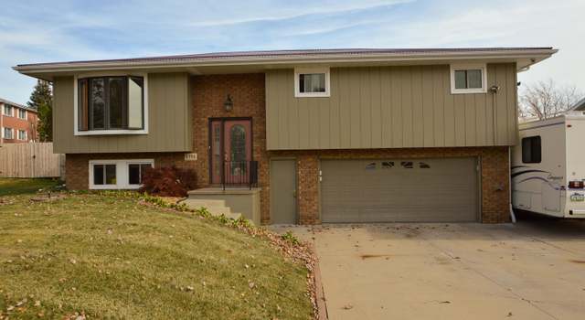 Photo of 3376 Venture Ct, Dubuque, IA 52002