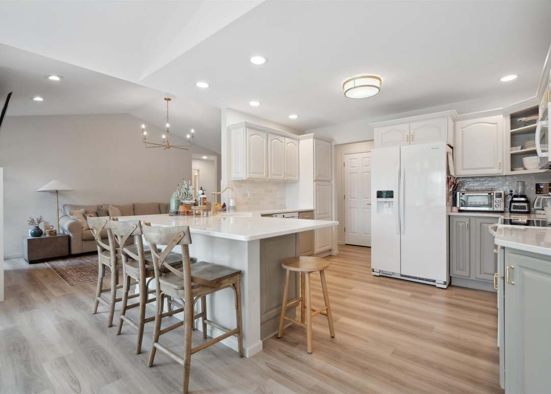 660 Missy Dr, Peosta, IA 52068