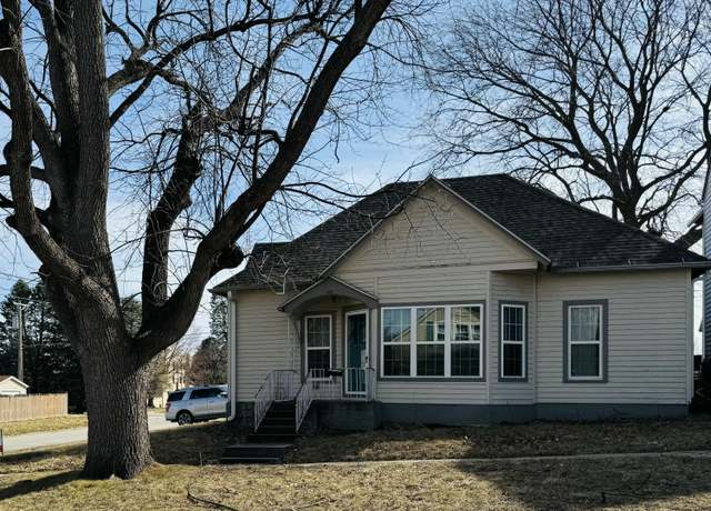 Property at 800 Locust St, Atlantic, IA 50022, 3 beds, 1 bath