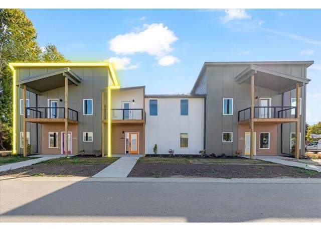 Property at 103 S 24th St, Council Bluffs, IA 51501, 4 beds, 3 baths