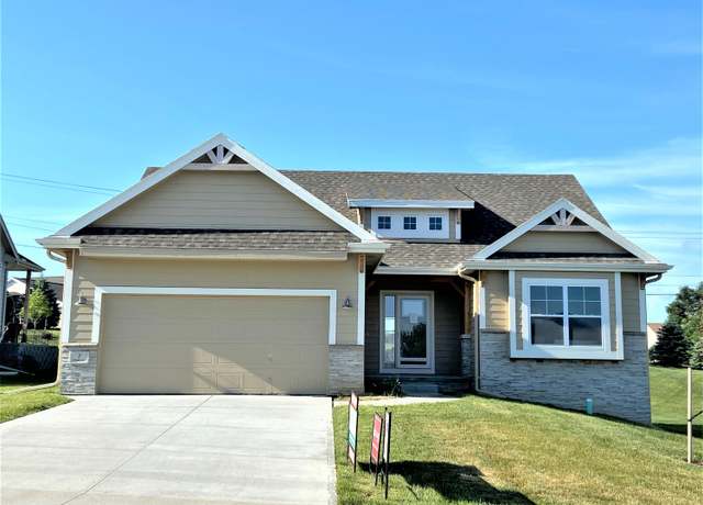 Property at 7 Alder Cir, Council Bluffs, IA 51503, 3 beds, 3 baths