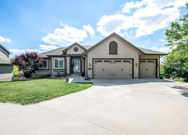 Property at 1500 Preston Cir, Council Bluffs, IA 51503, 4 beds, 3 baths