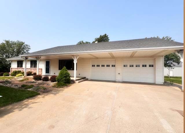 Property at 18708 238th St, Council Bluffs, IA 51503, 3 beds, 3 baths