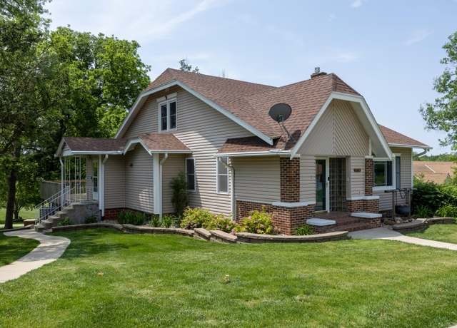 Property at 706 Frankfort St, Stanton, IA 51573, 4 beds, 2 baths