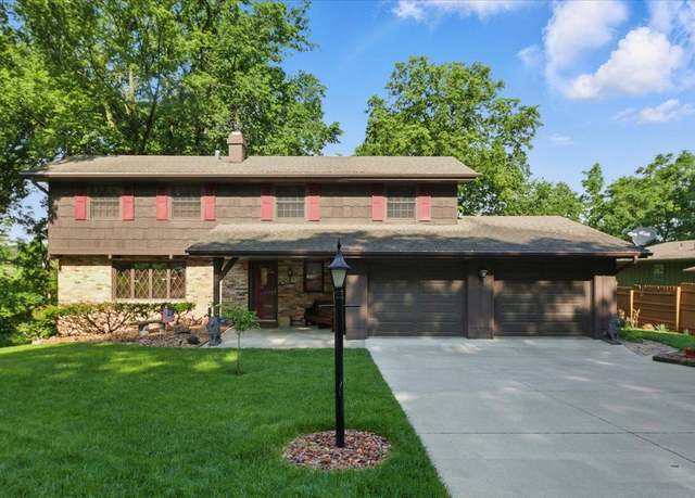 Property at 214 Timber Dr, Council Bluffs, IA 51503, 4 beds, 3 baths