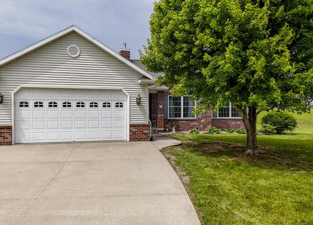Property at 18 West Ridge Dr, Shenandoah, IA 51601, 3 beds, 2 baths