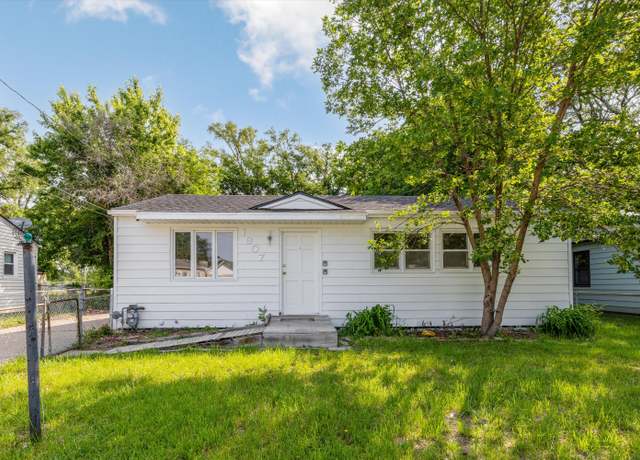 Property at 1907 Westside Dr, Council Bluffs, IA 51501, 3 beds, 1 bath