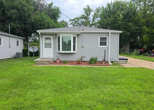 Property at 2004 Westside Dr, Council Bluffs, IA 51501, 3 beds, 1 bath