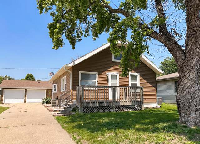 Property at 3024 Avenue L, Council Bluffs, IA 51501, 3 beds, 1 bath