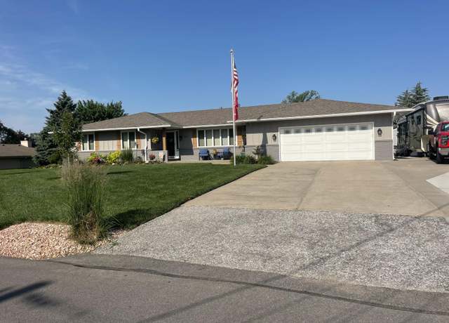 Property at 1504 Indian Hills Rd, Council Bluffs, IA 51503, 4 beds, 5 baths