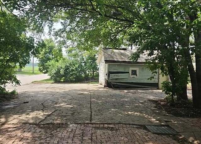 Property at 1703 15 Ave, Council Bluffs, IA 51501, 2 beds, 2 baths