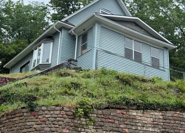 Property at 214 Knepper St, Council Bluffs, IA 51503, 2 beds, 2 baths