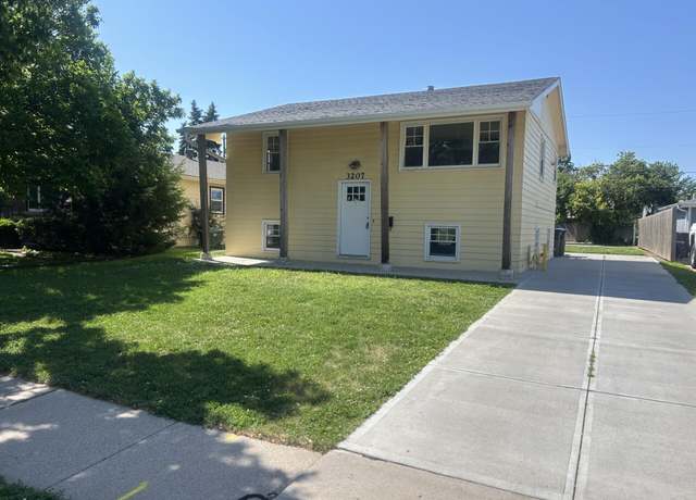 Property at 3207 6th Ave, Council Bluffs, IA 51501, 4 beds, 2 baths