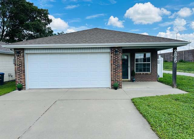 Property at 2825 S 10th St, Council Bluffs, IA 51501, 3 beds, 2 baths