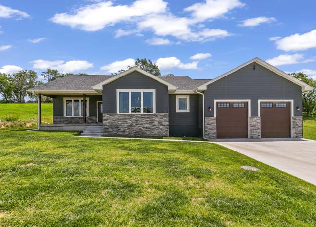 Property at 1008 Hillside Dr, Neola, IA 51559, 6 beds, 3 baths