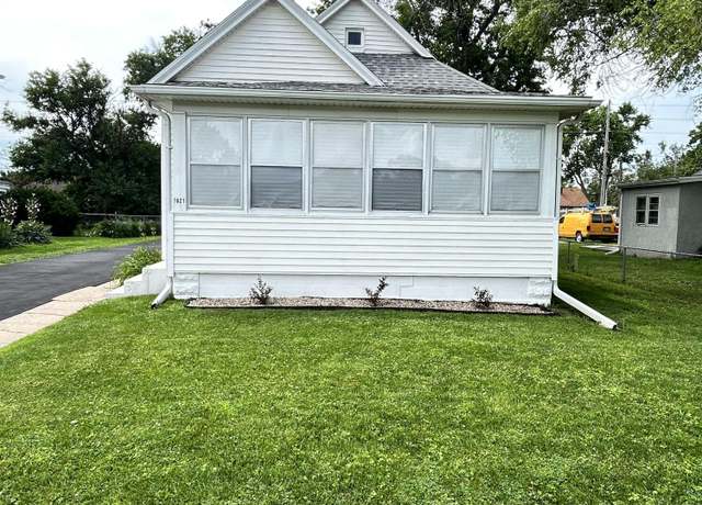 Property at 1621 5th Ave, Council Bluffs, IA 51501, 2 beds, 1 bath