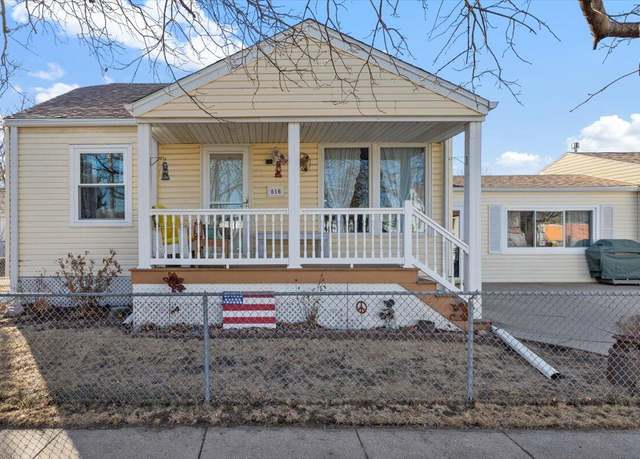 Property at 616 N 17 St, Council Bluffs, IA 51501, 1 bed, 2 baths