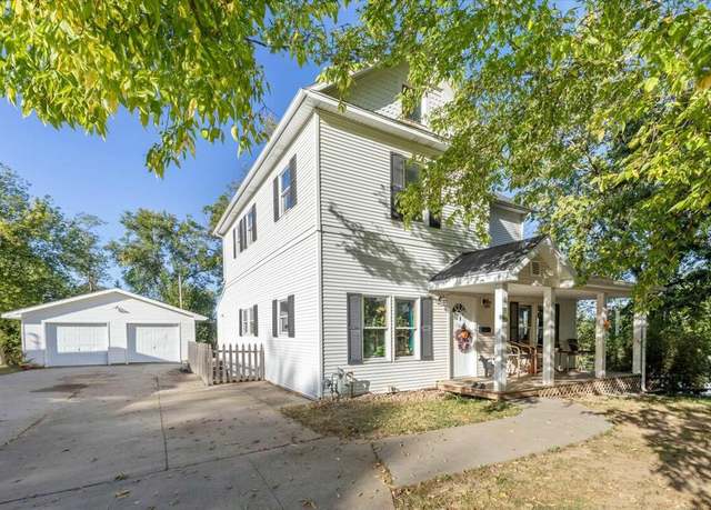 Property at 202 4th St, Glenwood, IA 51534, 5 beds, 3 baths