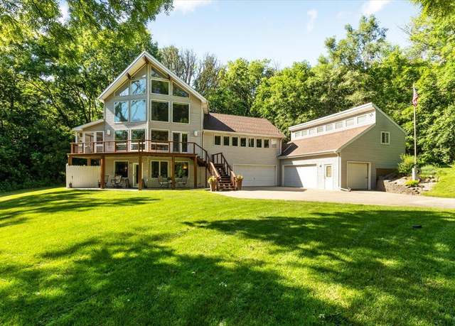 Property at 16514 Dixon Dr, Honey Creek, IA 51555, 3 beds, 3 baths