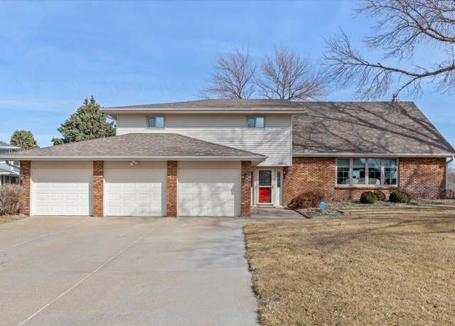 Property at 22552 James Dr, Council Bluffs, IA 51503, 3 beds, 3 baths