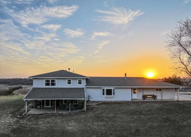 Property at 2011 Perry Trl, Woodbine, IA 51579, 4 beds, 3 baths