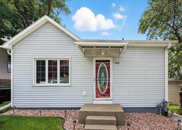 Property at 306 Stutsman St, Council Bluffs, IA 51503, 2 beds, 2 baths