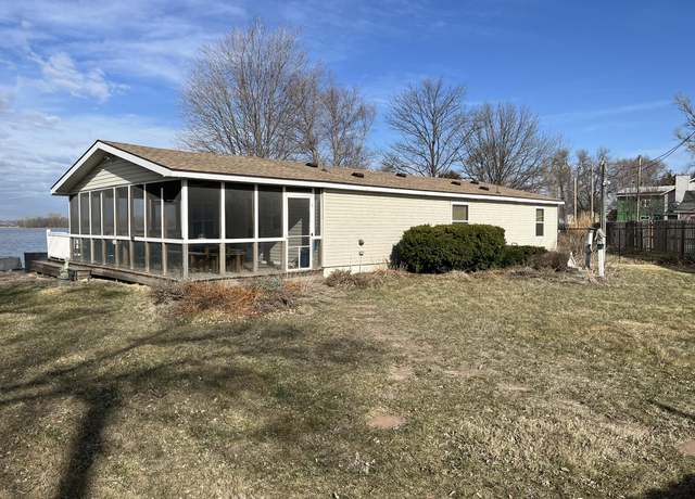Property at 70 Pickard Ln, Council Bluffs, IA 51501, 3 beds, 2 baths